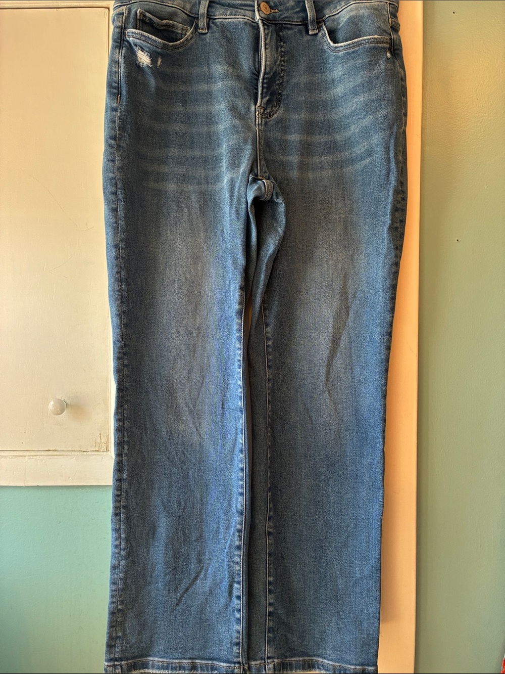Straight-Leg Women's Jeans in Classic Blue Wash